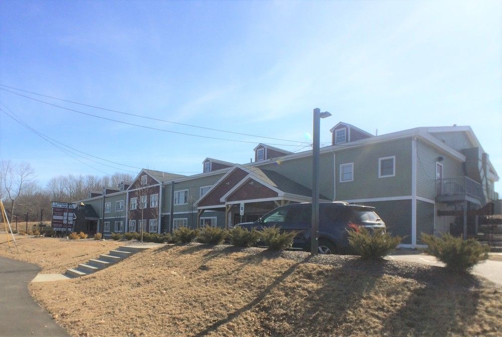 Landmark Hill Square Unit 4: 518 Us Hwy 1, Kittery, ME 03904